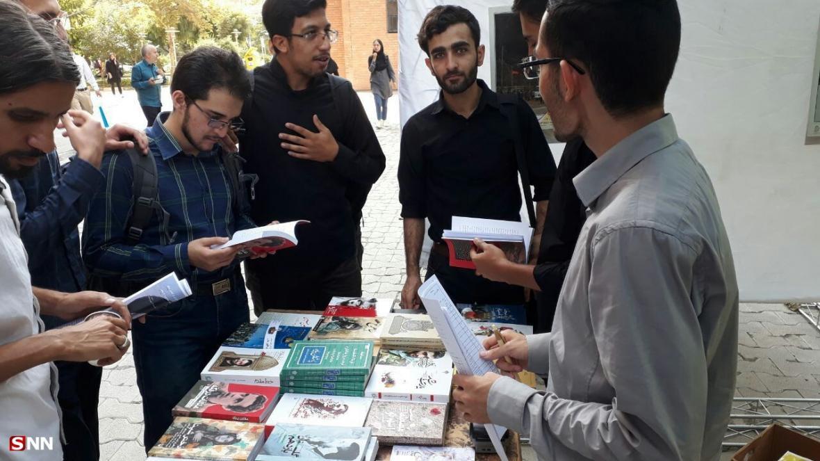 نمایشگاه کتاب با محوریت دفاع مقدس و محرم در دانشگاه شریف نمایشگاه کتاب با موضوع دفاع مقدس و محرم در دانشگاه شریف شروع به کار کرد