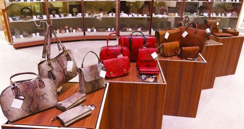 نمایش آثار چرم در وزارت میراث فرهنگی، گردشگری و صنایع دستی نمایش آثار چرم در وزارت میراث فرهنگی، گردشگری و صنایع دستی