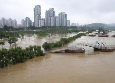 خبرنگاران تازیانه باران های سیل آسا بر تن کره جنوبی، غرق شدن مردم در گل و لای