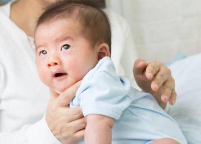 آیا بالا نگاه کردن نوزاد نگران کننده است؟